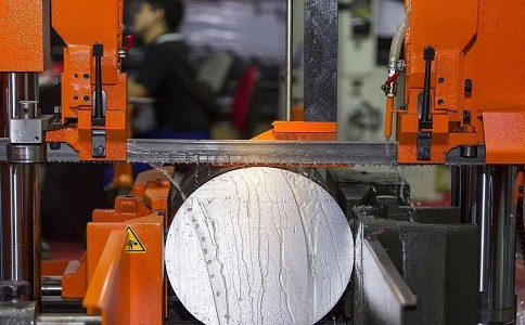 七星立式金属带锯床切削出现跑带故障解决方法！